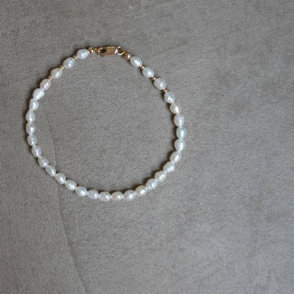 The Pearl Bracelet