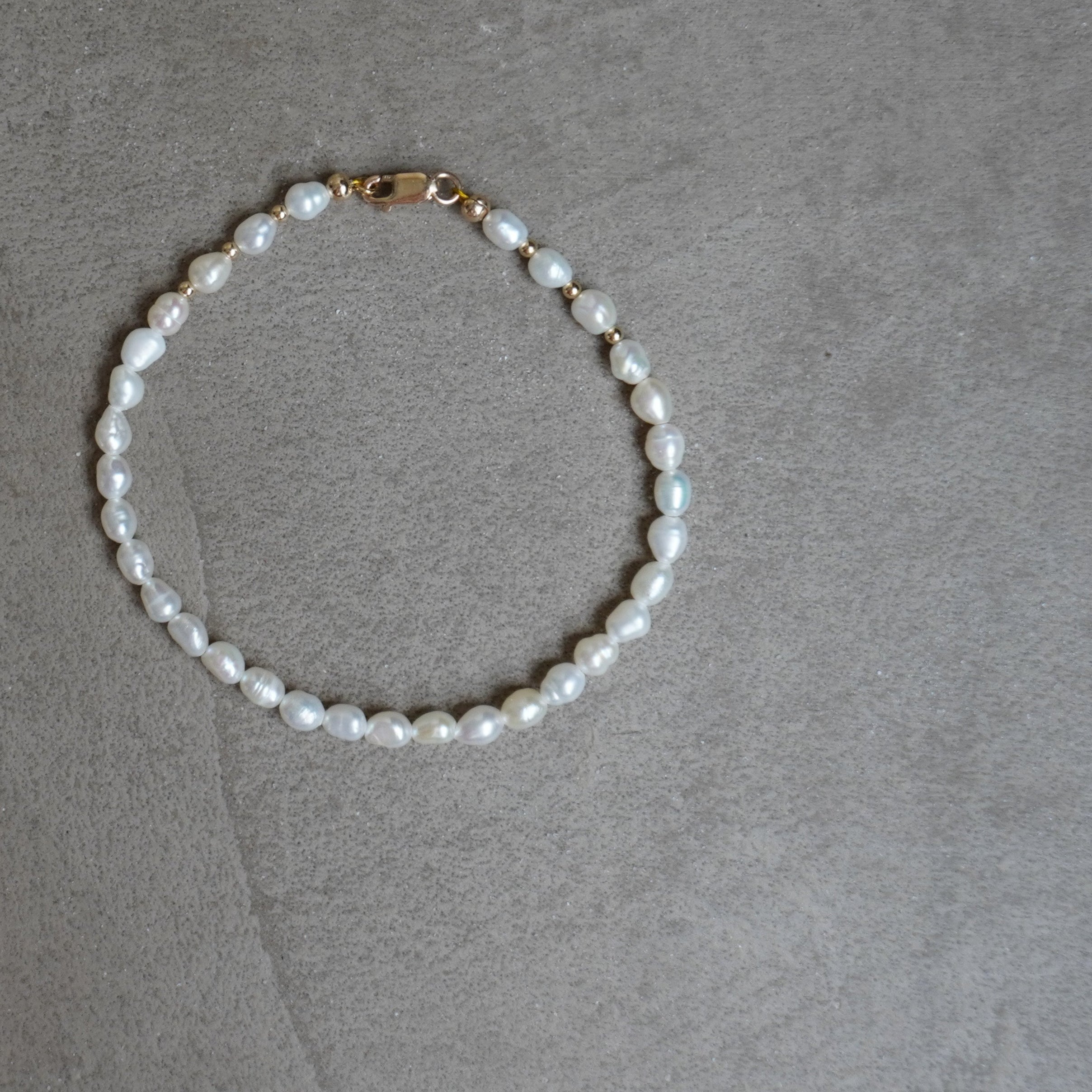 The Pearl Bracelet
