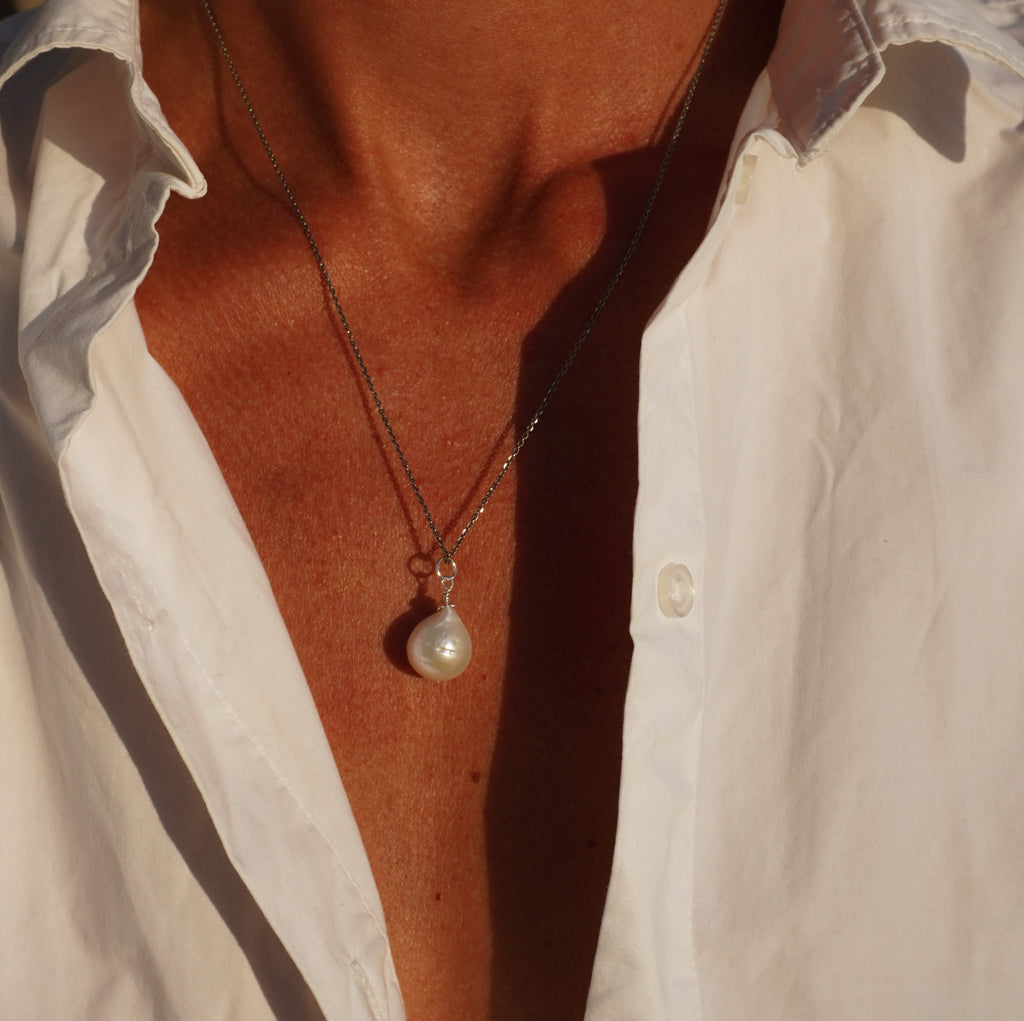 The Drop Pearl Pendant