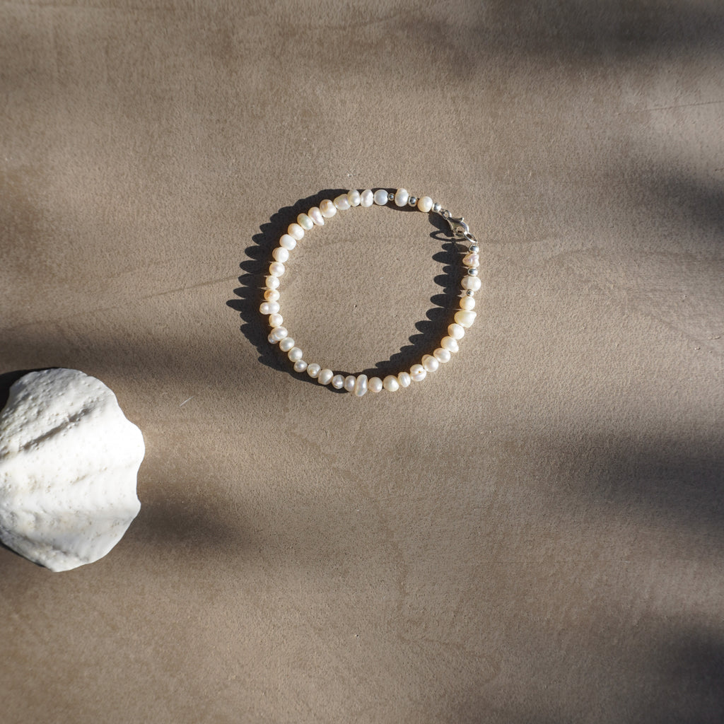 The Pearl Bracelet